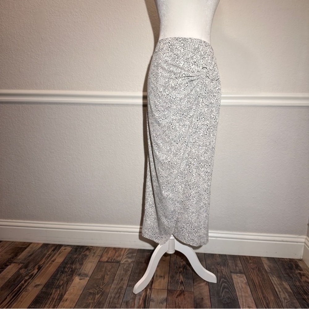 Zara 100% Polyester Mid Rise Slit Skirt Size Medium/ Top also Zara Size M